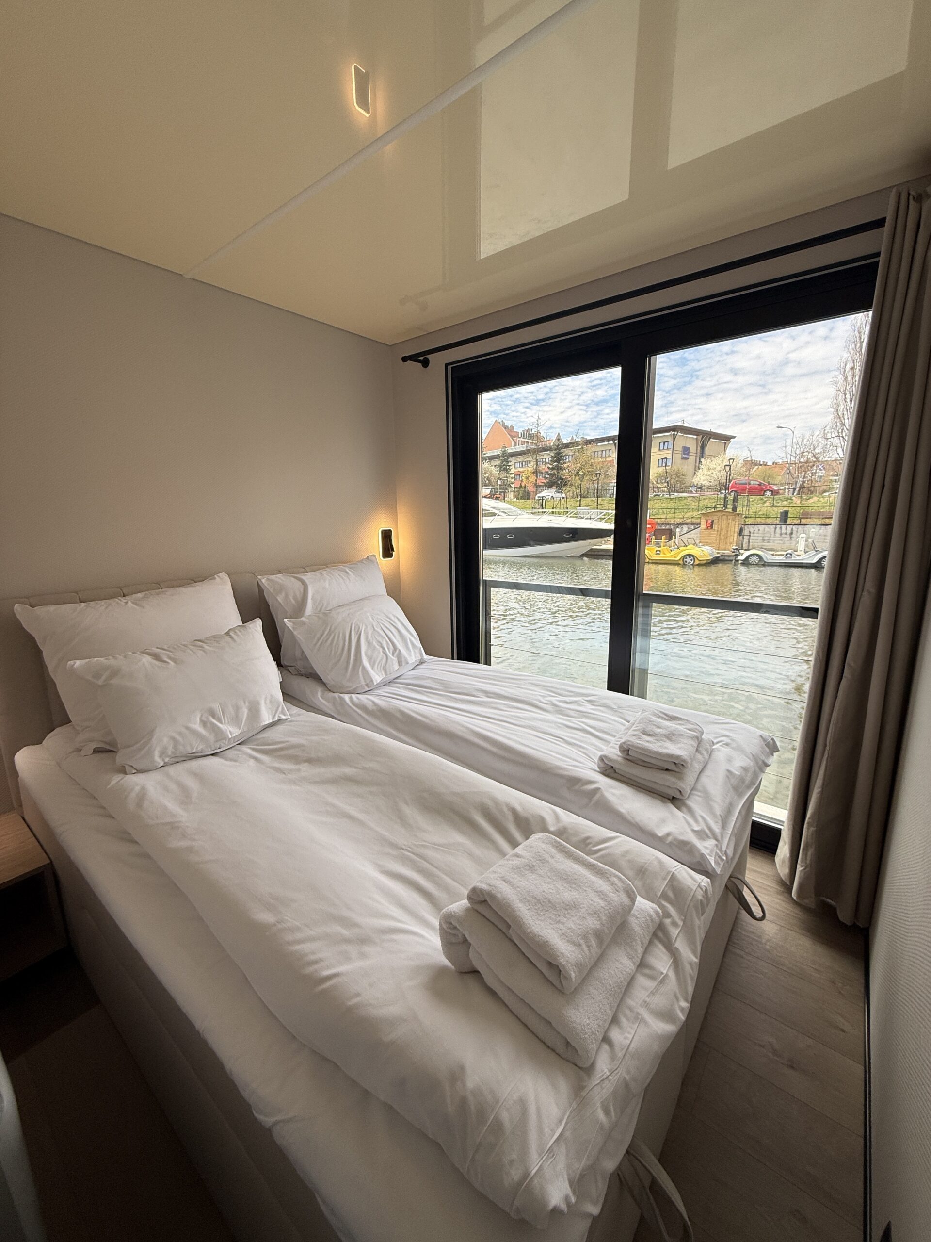 Houseboat Kurkuma — wnętrze